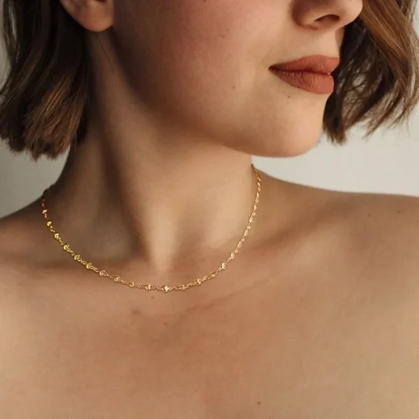TRENDY GOUDKLEURIGE BOLLETJESKETTING – MINIMALISTISCH & CHIC EVERYDAY ACCESSOIRE